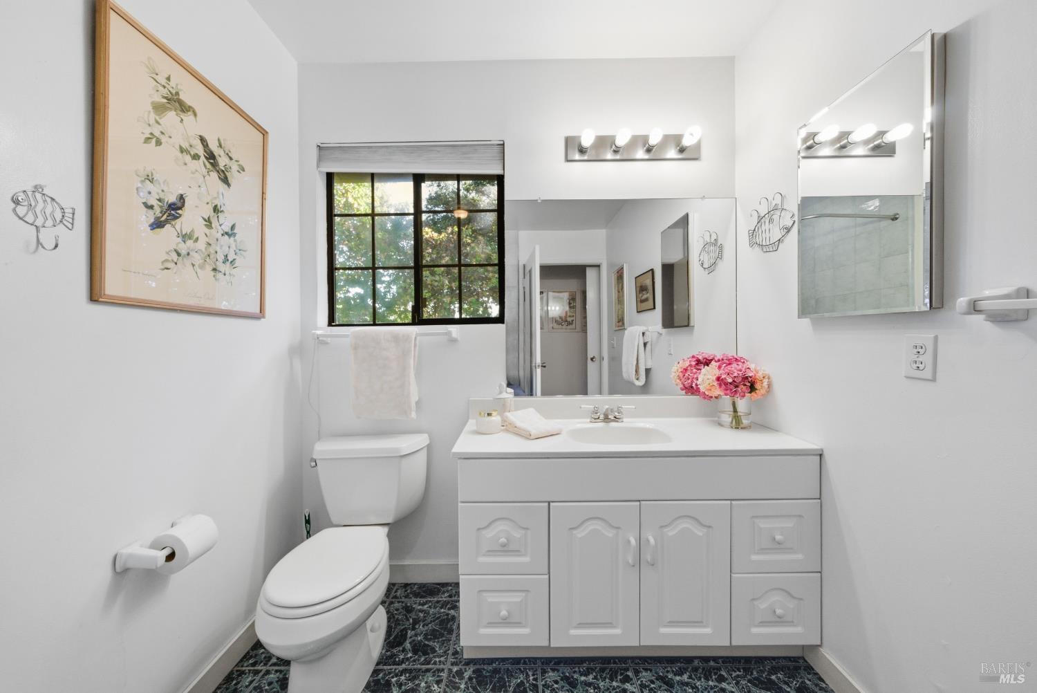 Detail Gallery Image 20 of 32 For 1339 Mission Dr, Sonoma,  CA 95476 - 2 Beds | 2 Baths