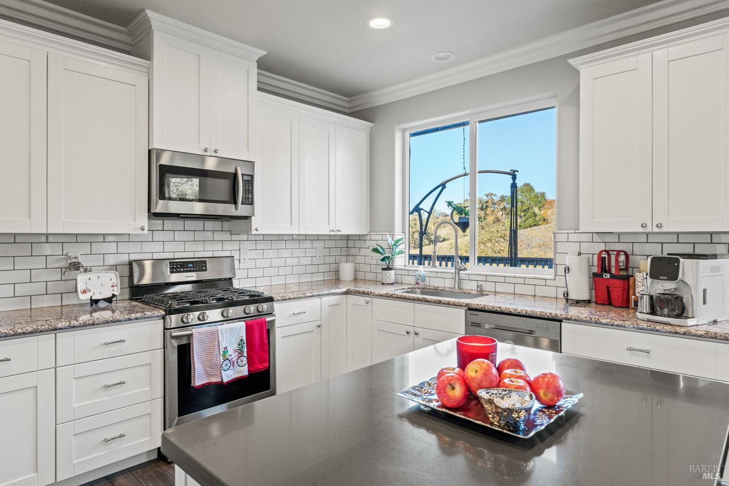 Detail Gallery Image 5 of 41 For 531 Tehuacan Rd, Ukiah,  CA 95482 - 4 Beds | 3 Baths