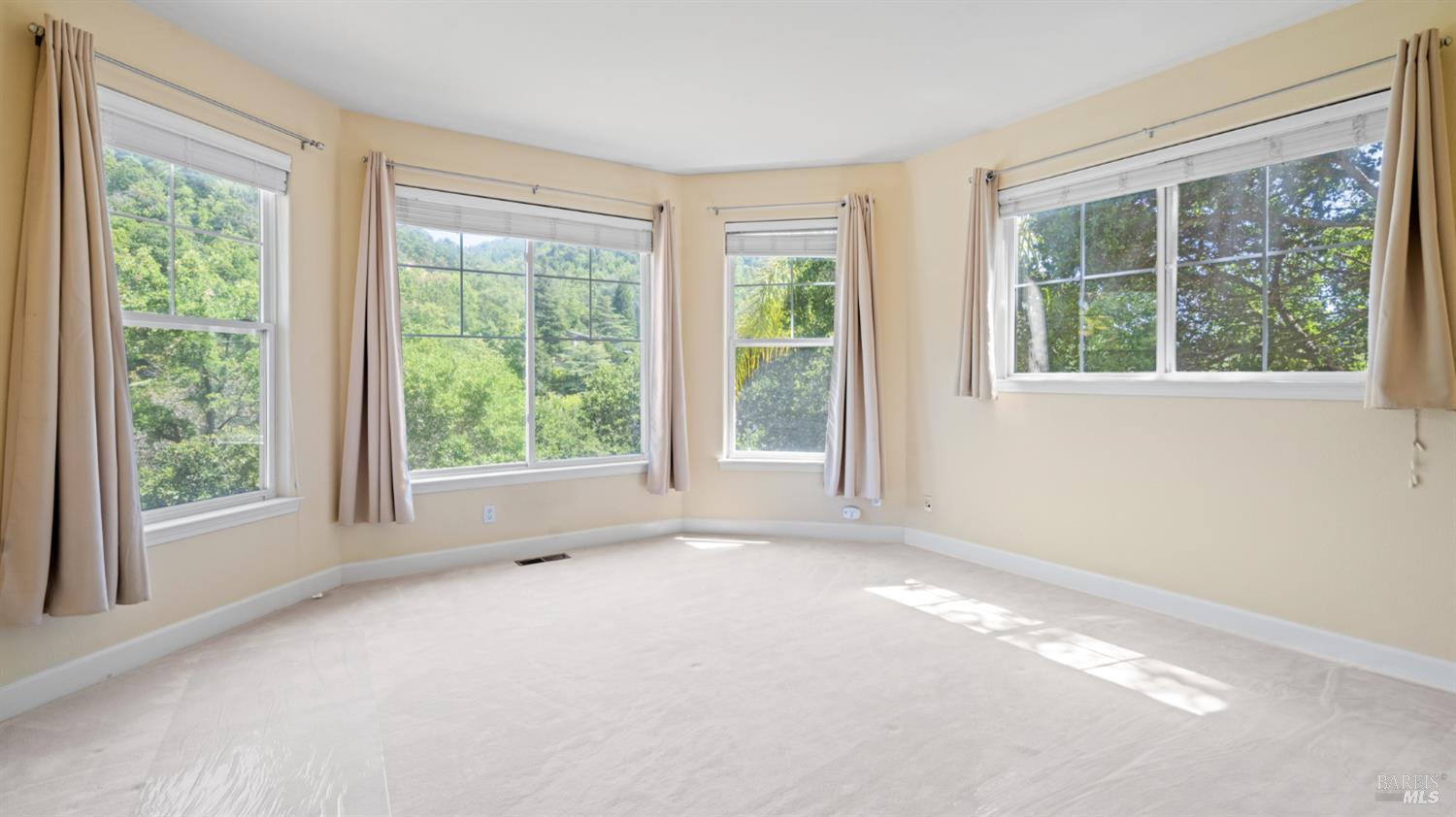 Detail Gallery Image 23 of 74 For 6 Leona Dr, San Rafael,  CA 94903 - 4 Beds | 3/1 Baths