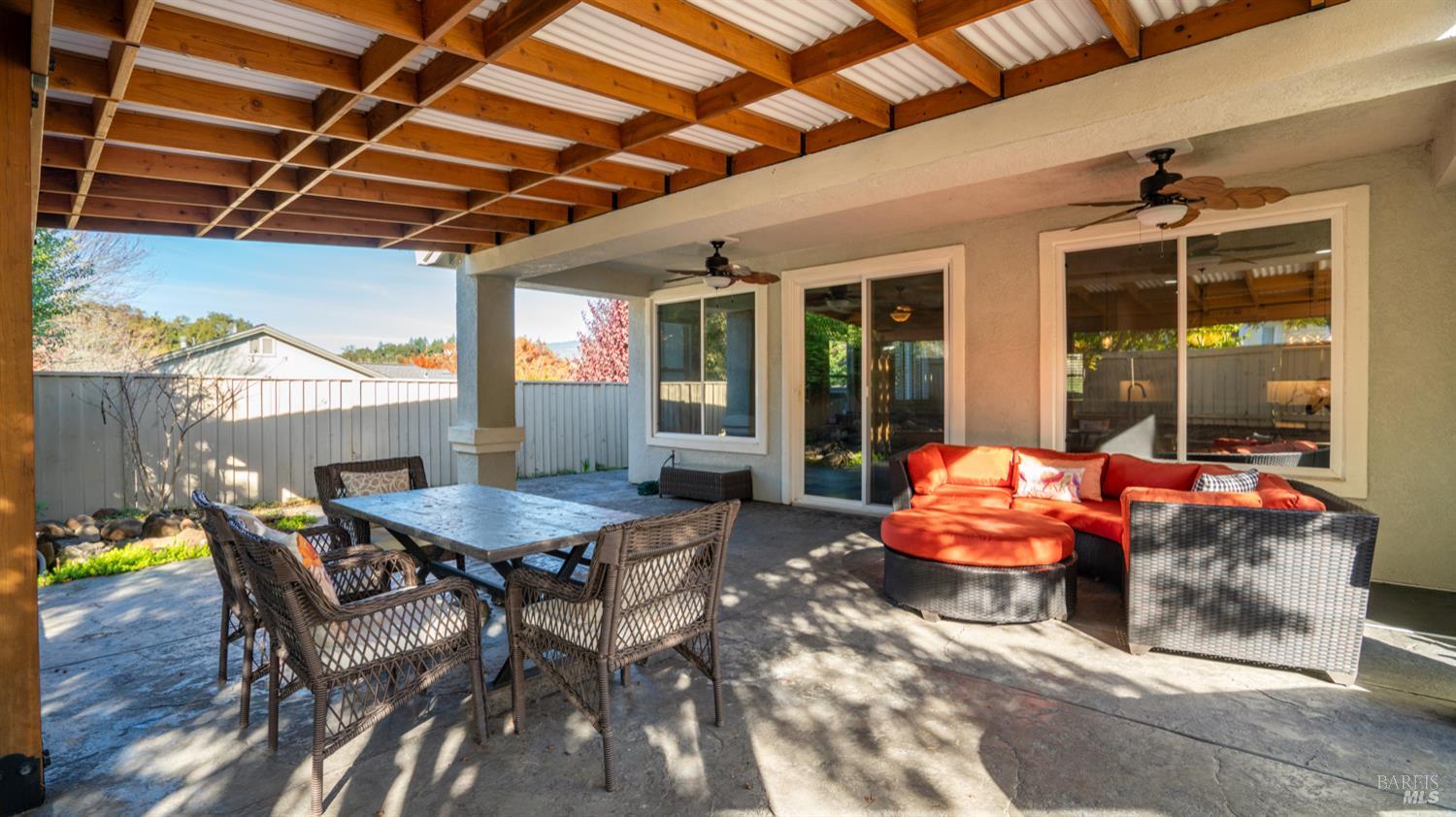 Detail Gallery Image 8 of 50 For 303 Clover Springs Dr, Cloverdale,  CA 95425 - 2 Beds | 2 Baths