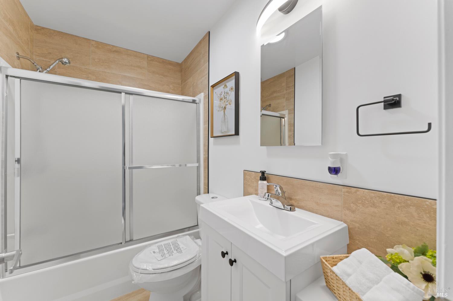 Detail Gallery Image 32 of 71 For 1649 California Dr, Vacaville,  CA 95687 - 5 Beds | 2/1 Baths