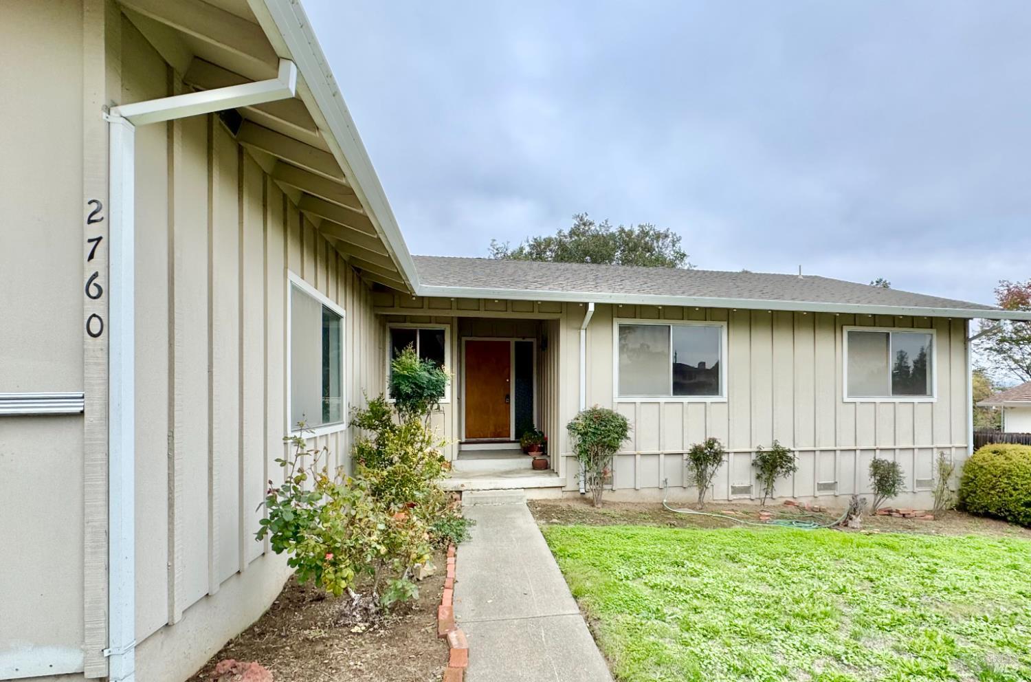 Detail Gallery Image 3 of 31 For 2760 Clifford St, Napa,  CA 94558 - 3 Beds | 2 Baths