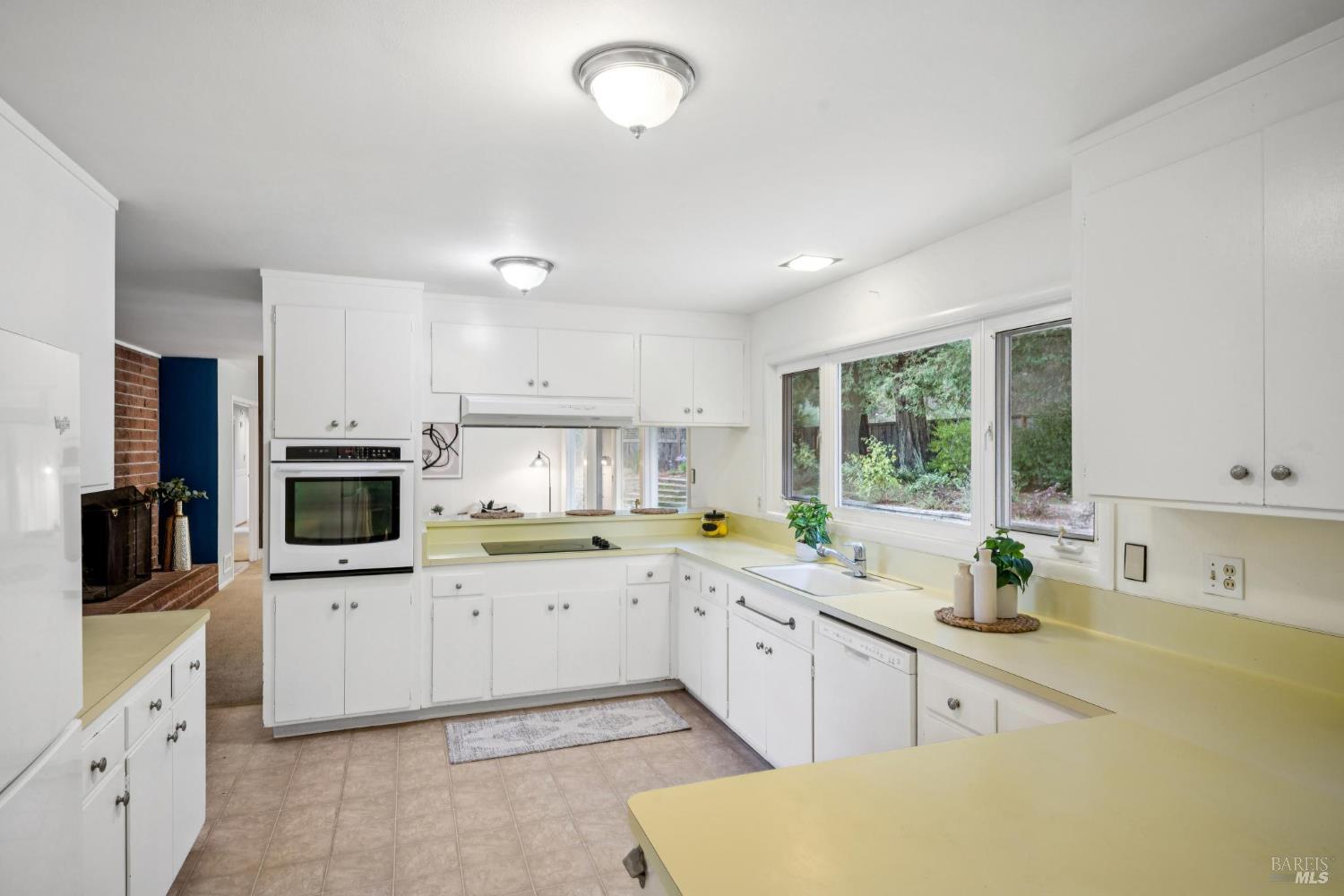 Detail Gallery Image 16 of 42 For 295 Stuyvesant Dr, San Anselmo,  CA 94960 - 4 Beds | 2/1 Baths