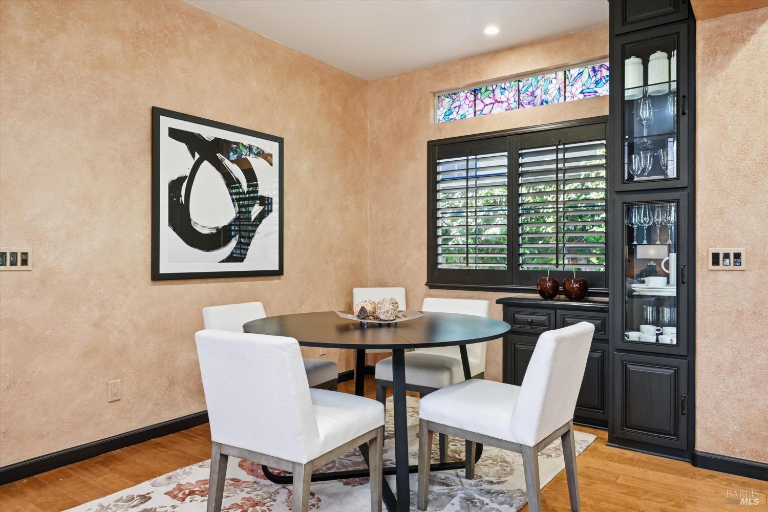 Detail Gallery Image 12 of 53 For 28 S Newport Dr, Napa,  CA 94559 - 5 Beds | 3 Baths