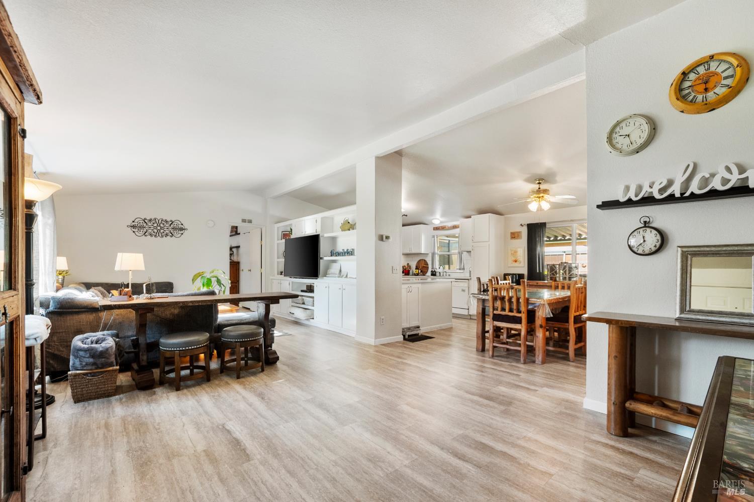 Detail Gallery Image 5 of 29 For 225 Magnolia Ave, Santa Rosa,  CA 95407 - 3 Beds | 2 Baths