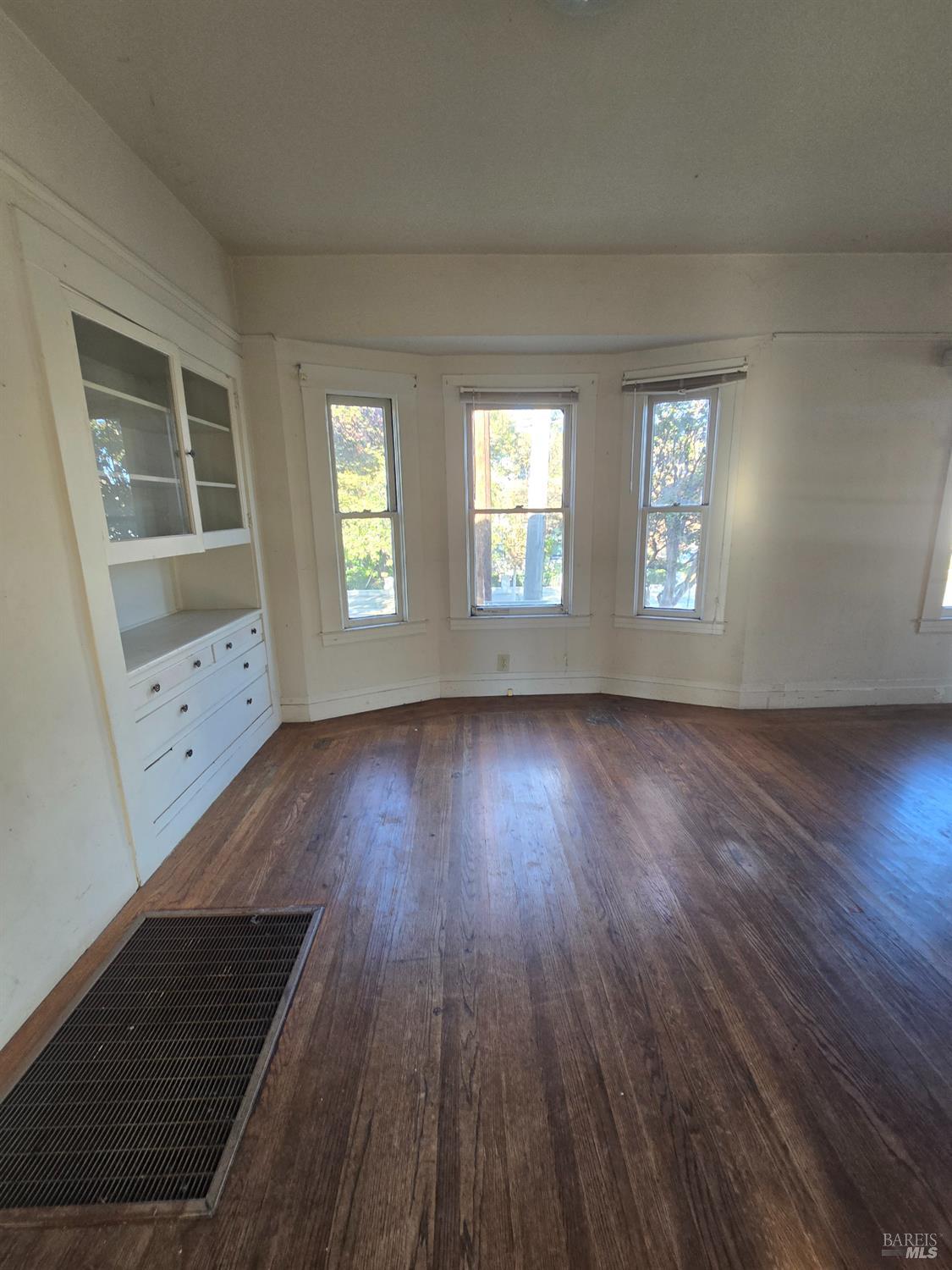 Detail Gallery Image 10 of 24 For 597 Seymour St, Napa,  CA 94559 - 3 Beds | 1 Baths