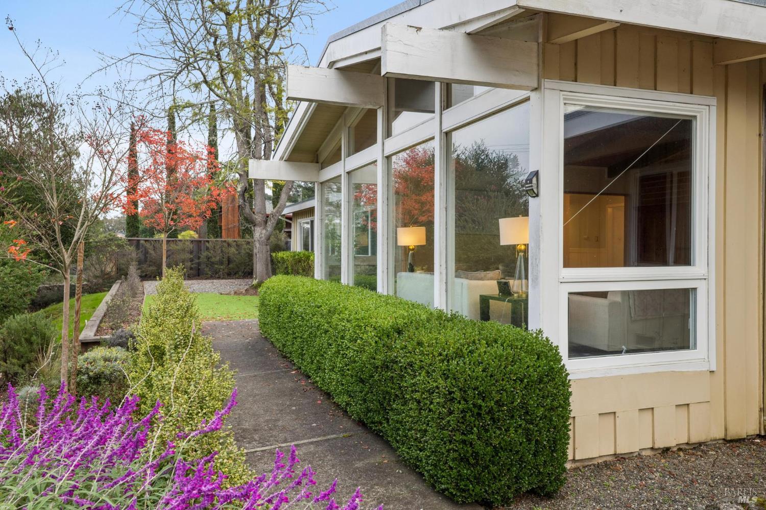 Detail Gallery Image 4 of 42 For 295 Stuyvesant Dr, San Anselmo,  CA 94960 - 4 Beds | 2/1 Baths