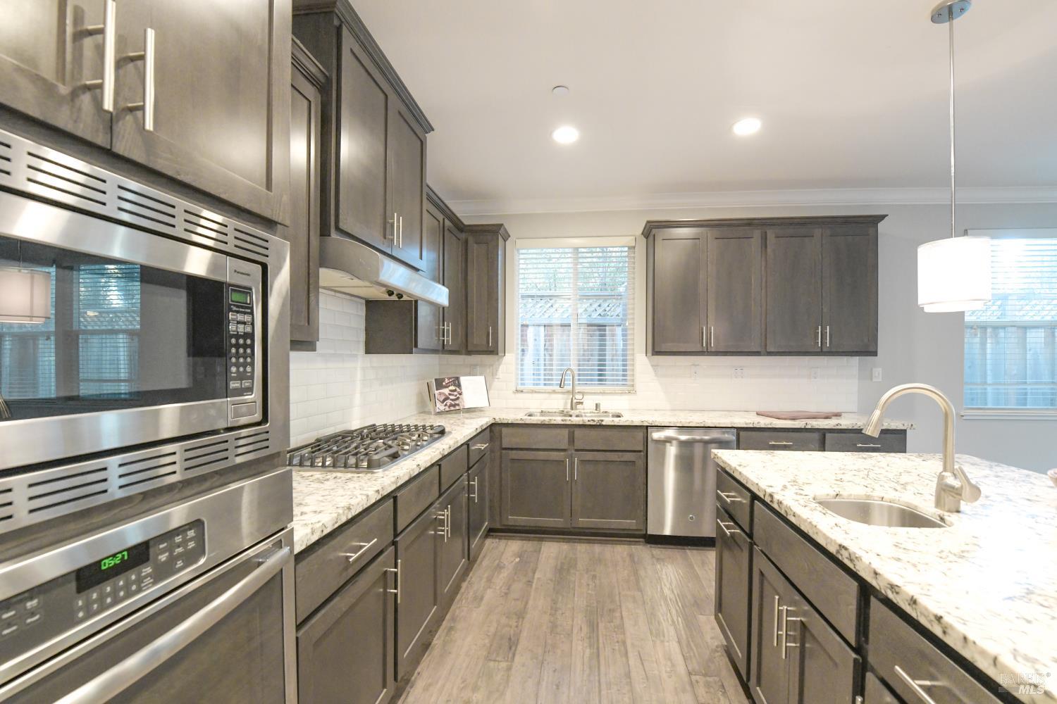 Detail Gallery Image 10 of 33 For 4048 Browns Valley Rd, Napa,  CA 94558 - 4 Beds | 3 Baths