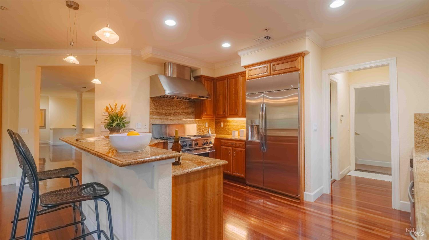 Detail Gallery Image 10 of 74 For 6 Leona Dr, San Rafael,  CA 94903 - 4 Beds | 3/1 Baths