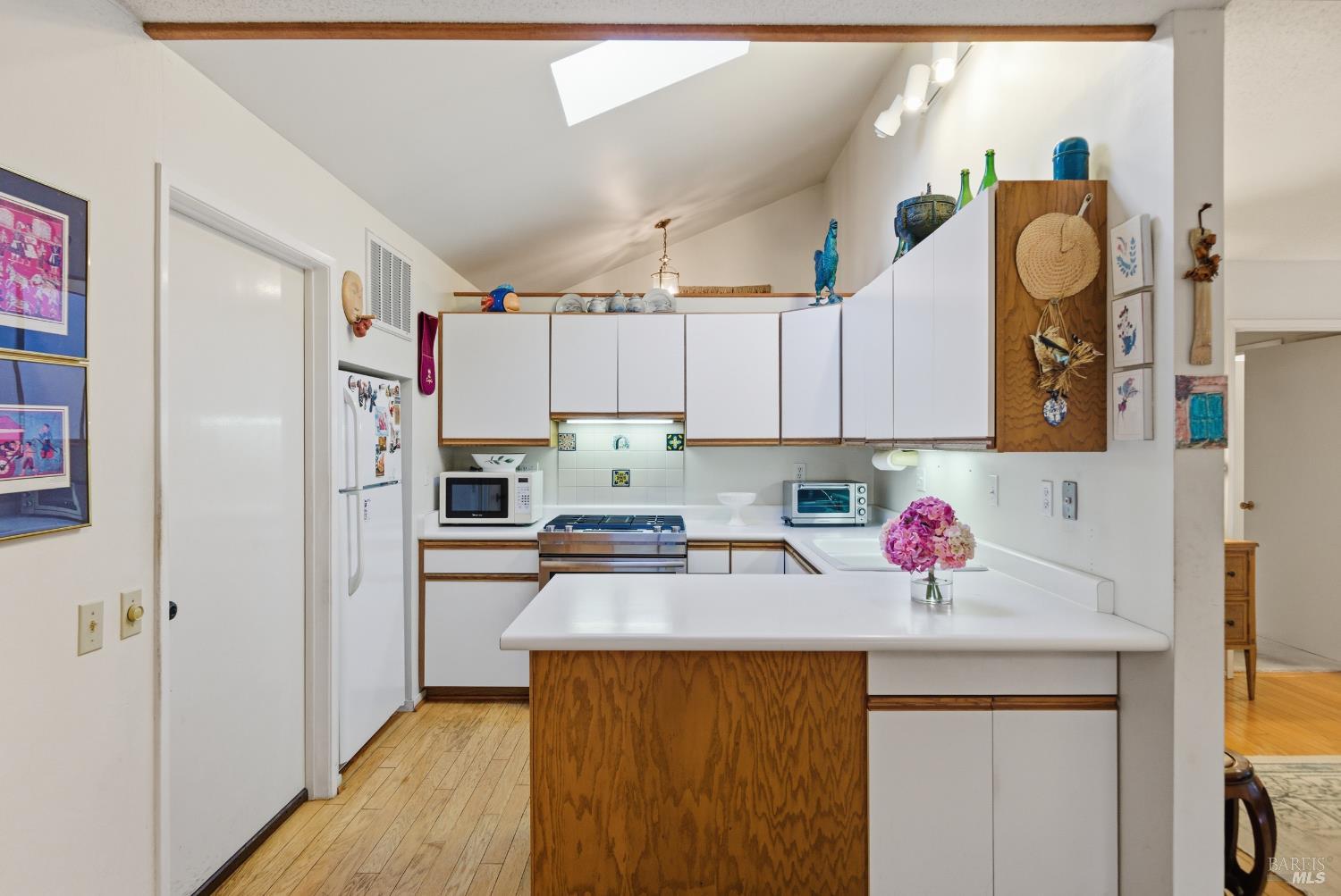 Detail Gallery Image 14 of 32 For 1339 Mission Dr, Sonoma,  CA 95476 - 2 Beds | 2 Baths