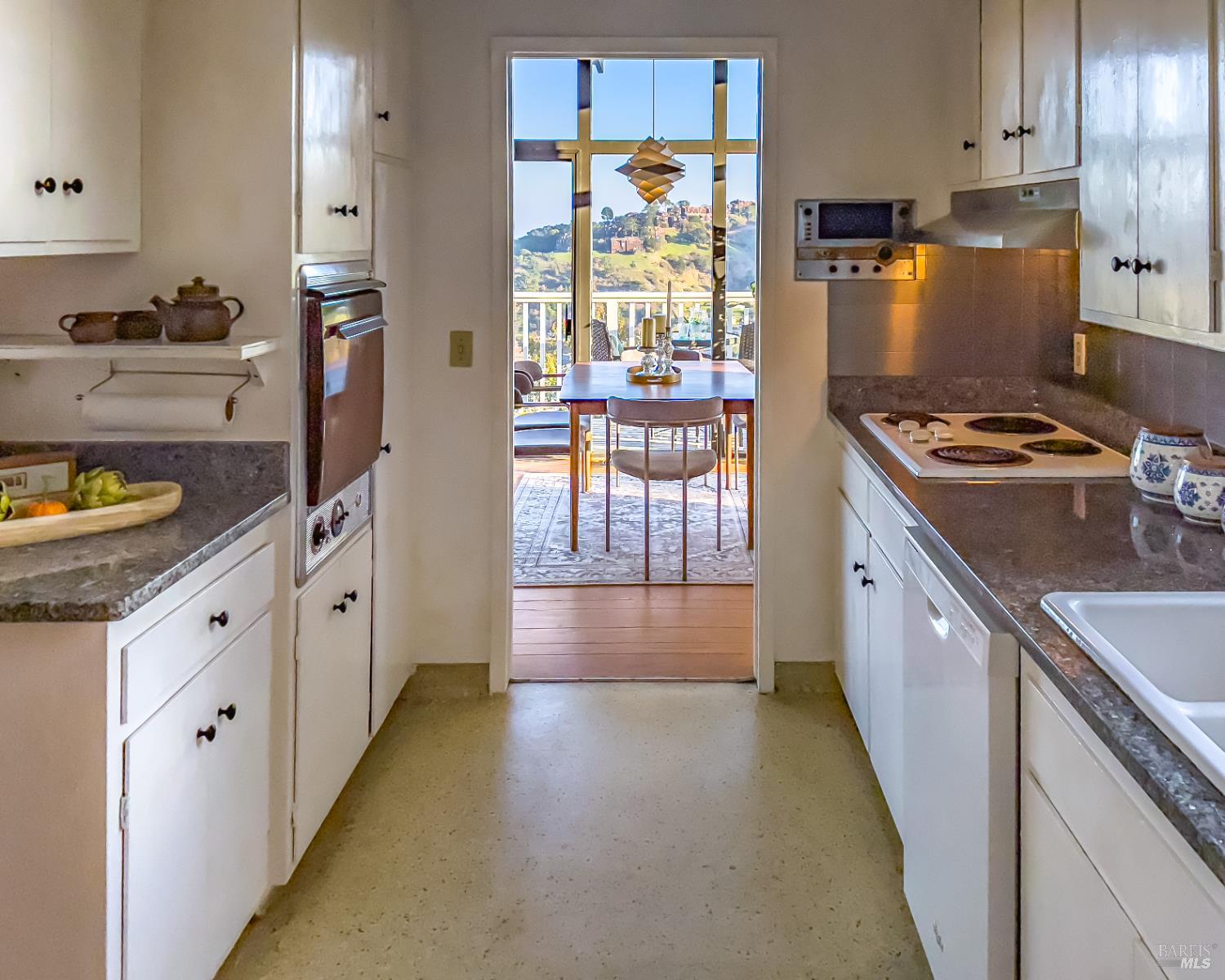 Detail Gallery Image 31 of 51 For 213 Cleveland Ct, Mill Valley,  CA 94941 - 2 Beds | 2 Baths