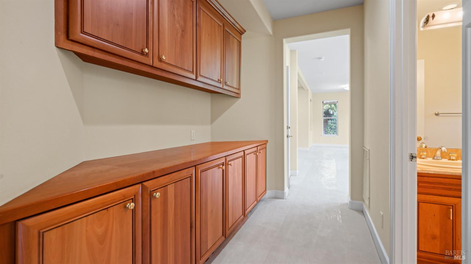 Detail Gallery Image 18 of 74 For 6 Leona Dr, San Rafael,  CA 94903 - 4 Beds | 3/1 Baths