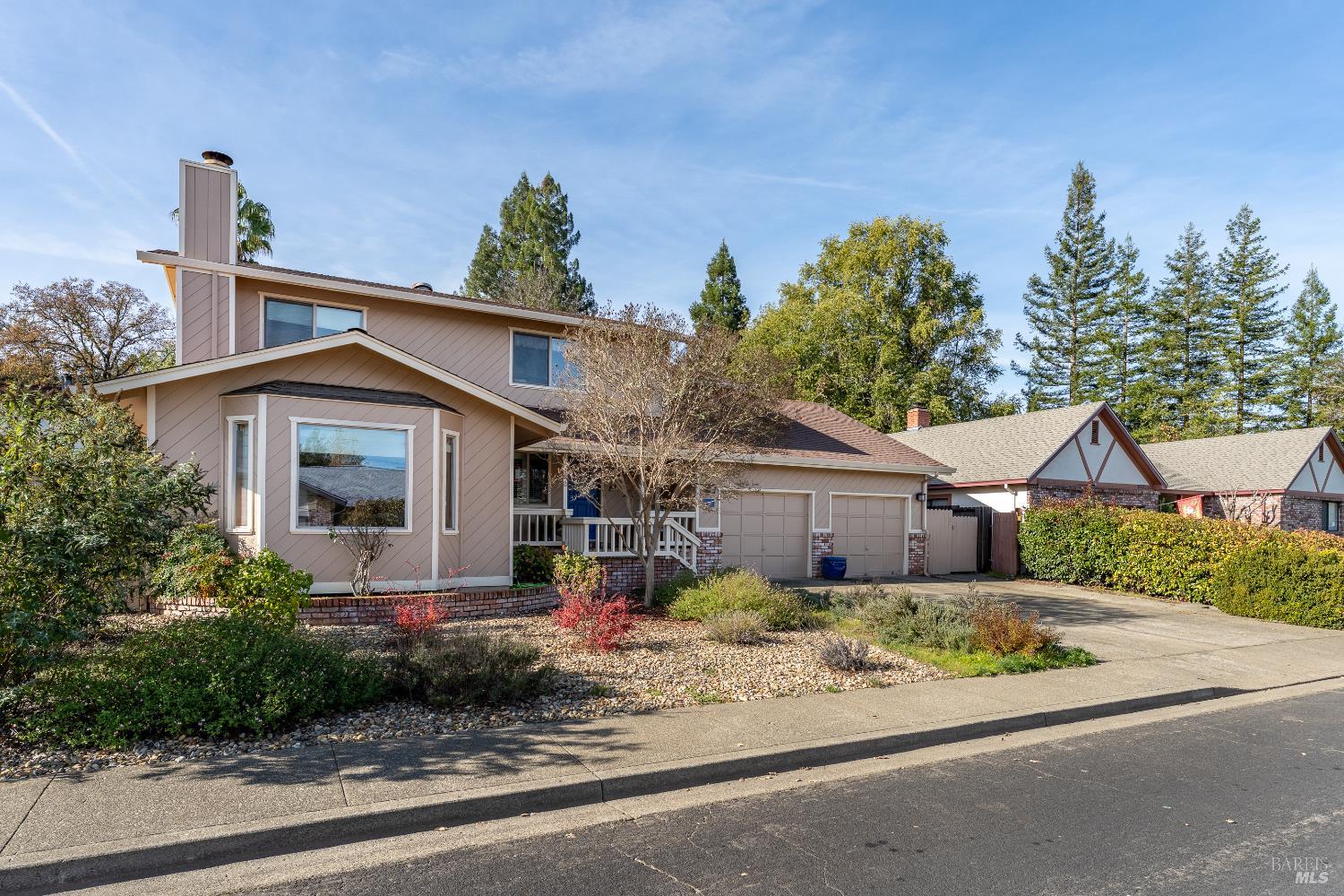 Detail Gallery Image 2 of 38 For 1338 Laurel Ave, Ukiah,  CA 95482 - 4 Beds | 2/1 Baths