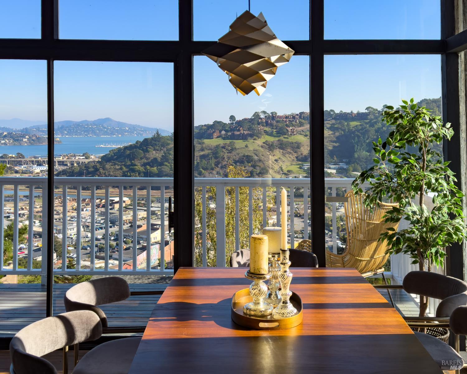 Detail Gallery Image 2 of 51 For 213 Cleveland Ct, Mill Valley,  CA 94941 - 2 Beds | 2 Baths