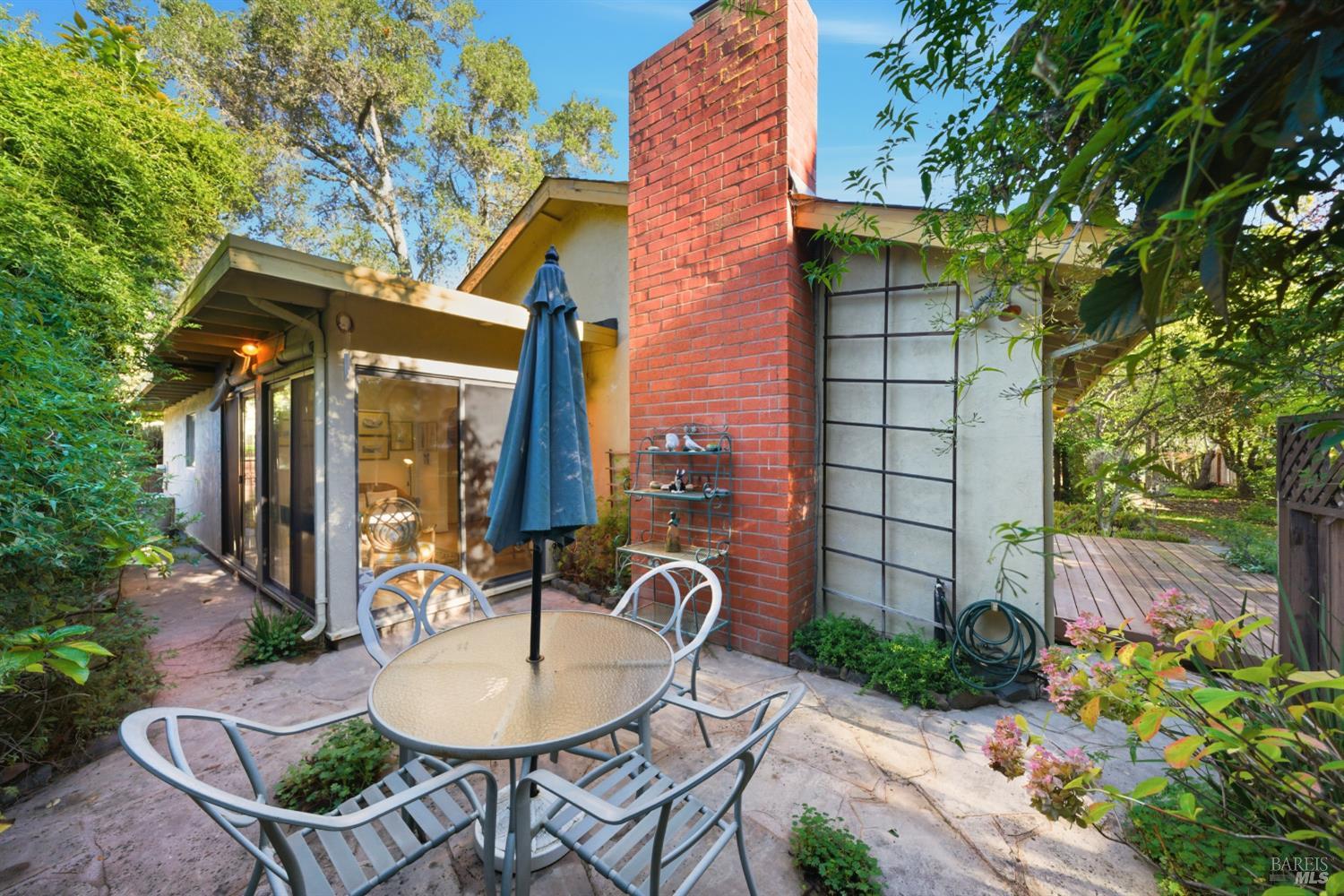 Detail Gallery Image 16 of 32 For 1339 Mission Dr, Sonoma,  CA 95476 - 2 Beds | 2 Baths