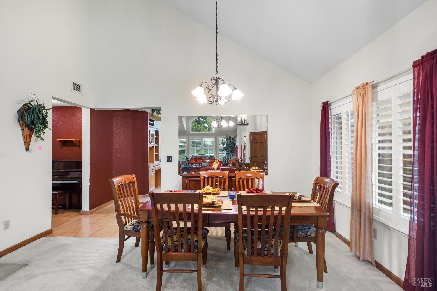 Detail Gallery Image 3 of 41 For 462 Eagle Ln, Vacaville,  CA 95687 - 3 Beds | 2 Baths