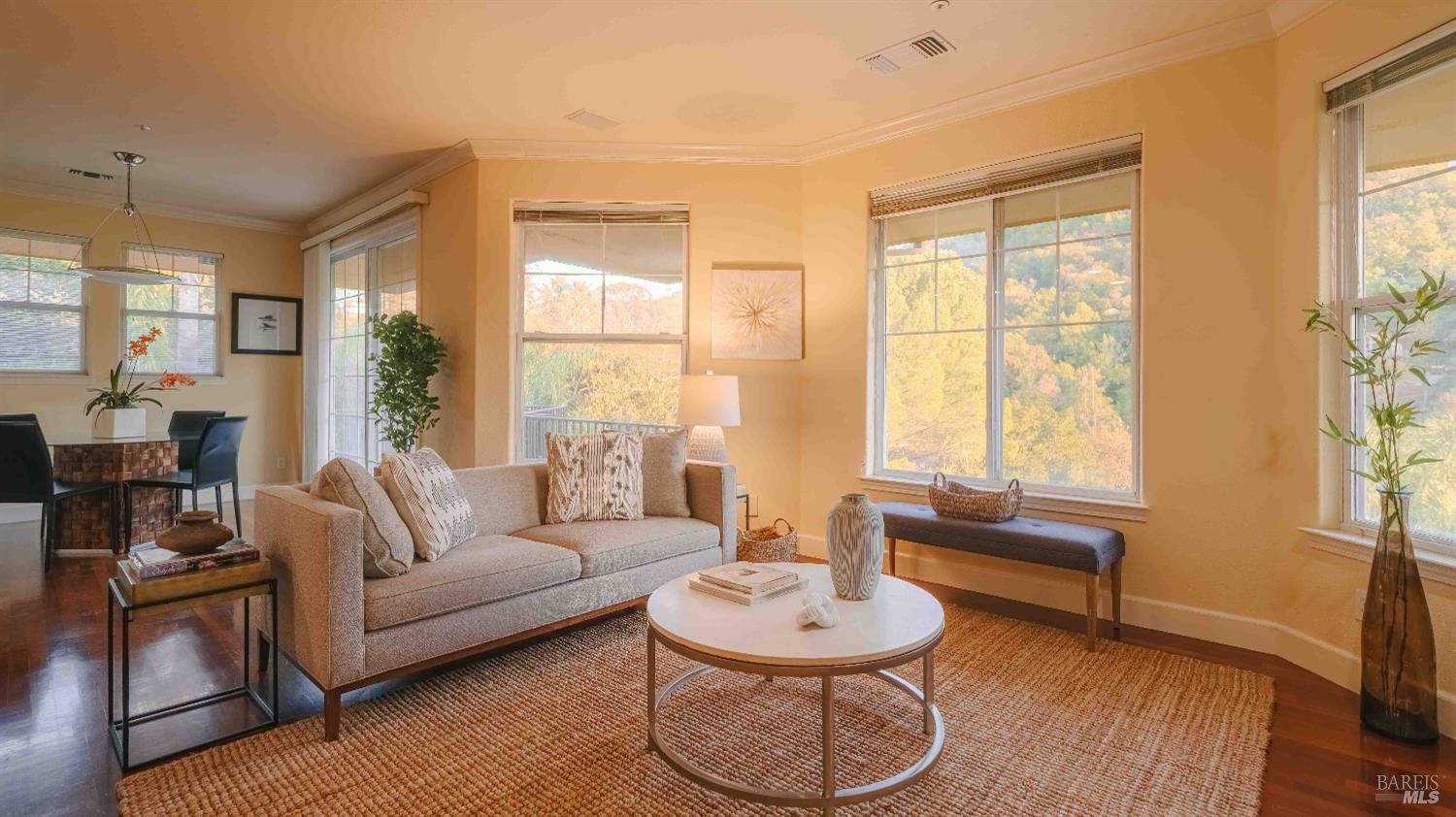 Detail Gallery Image 12 of 74 For 6 Leona Dr, San Rafael,  CA 94903 - 4 Beds | 3/1 Baths