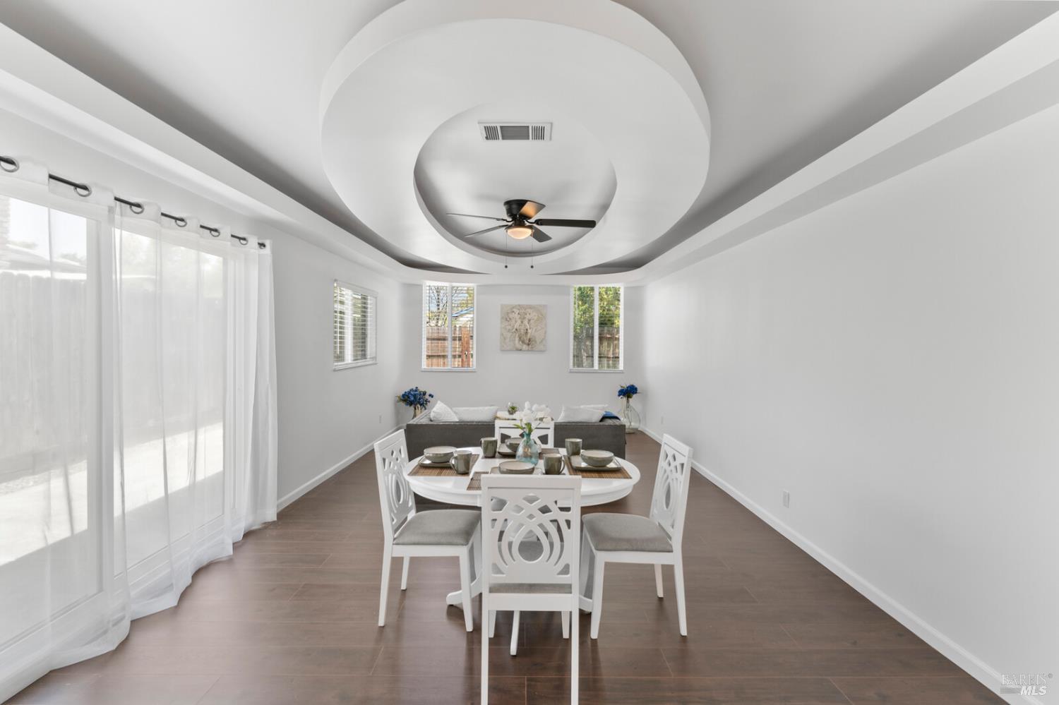 Detail Gallery Image 21 of 71 For 1649 California Dr, Vacaville,  CA 95687 - 5 Beds | 2/1 Baths