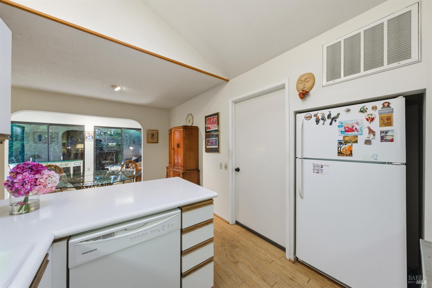 Detail Gallery Image 13 of 32 For 1339 Mission Dr, Sonoma,  CA 95476 - 2 Beds | 2 Baths