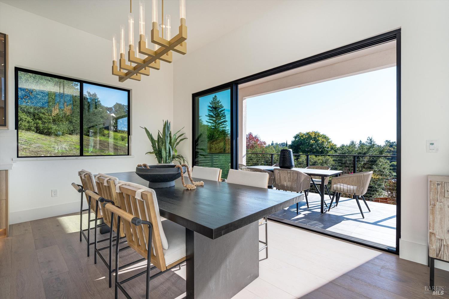 Detail Gallery Image 24 of 99 For 1580 Clear Ridge Dr, Healdsburg,  CA 95448 - 4 Beds | 4/1 Baths