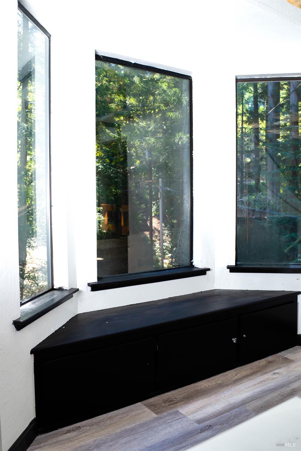 Detail Gallery Image 5 of 25 For 1946 Lupine Way, Willits,  CA 95490 - 2 Beds | 2 Baths