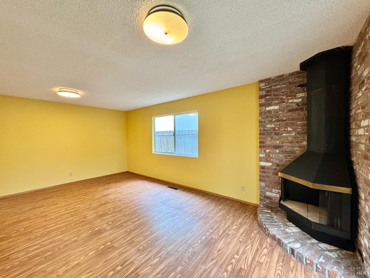 Detail Gallery Image 8 of 31 For 2760 Clifford St, Napa,  CA 94558 - 3 Beds | 2 Baths