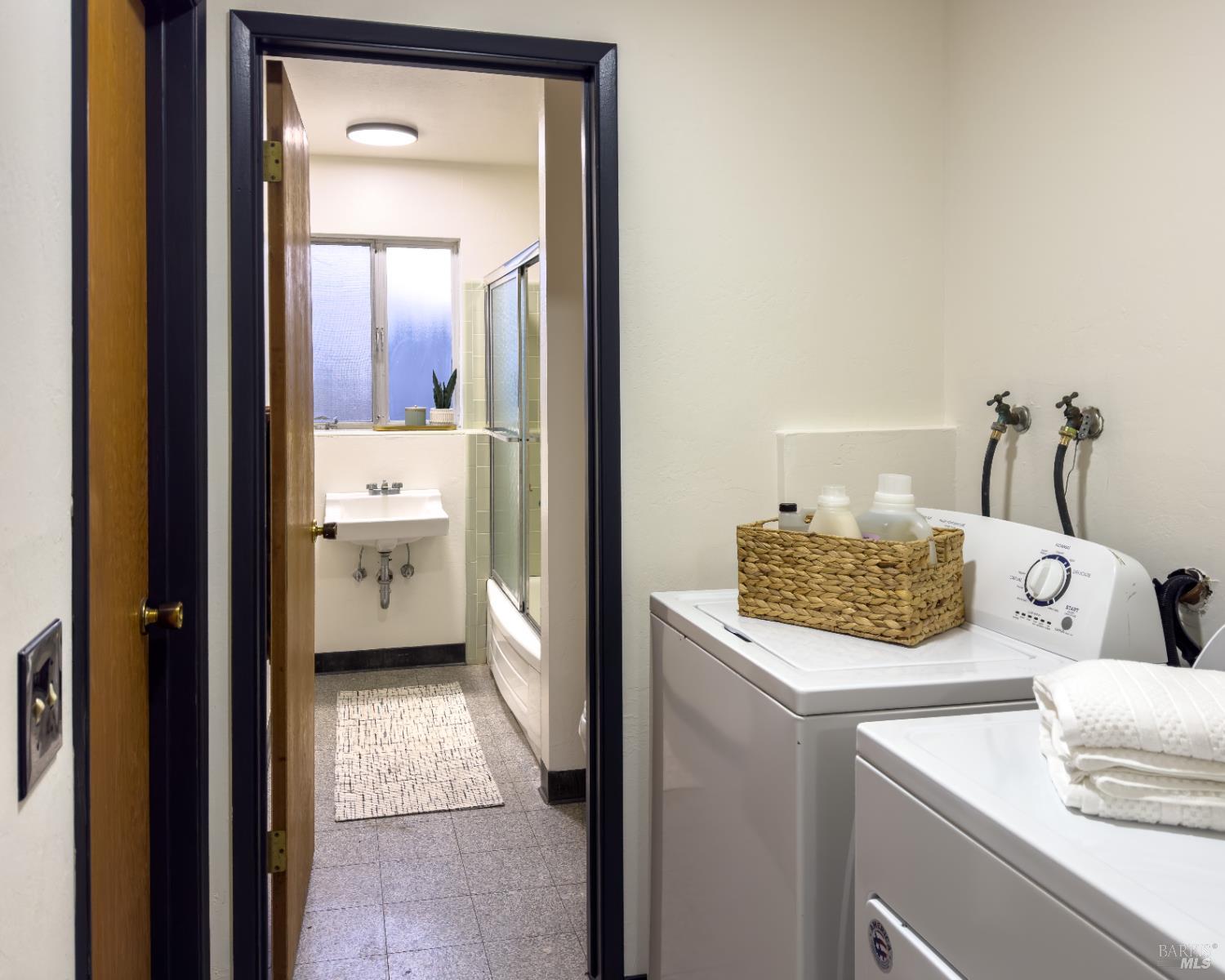 Detail Gallery Image 44 of 51 For 213 Cleveland Ct, Mill Valley,  CA 94941 - 2 Beds | 2 Baths