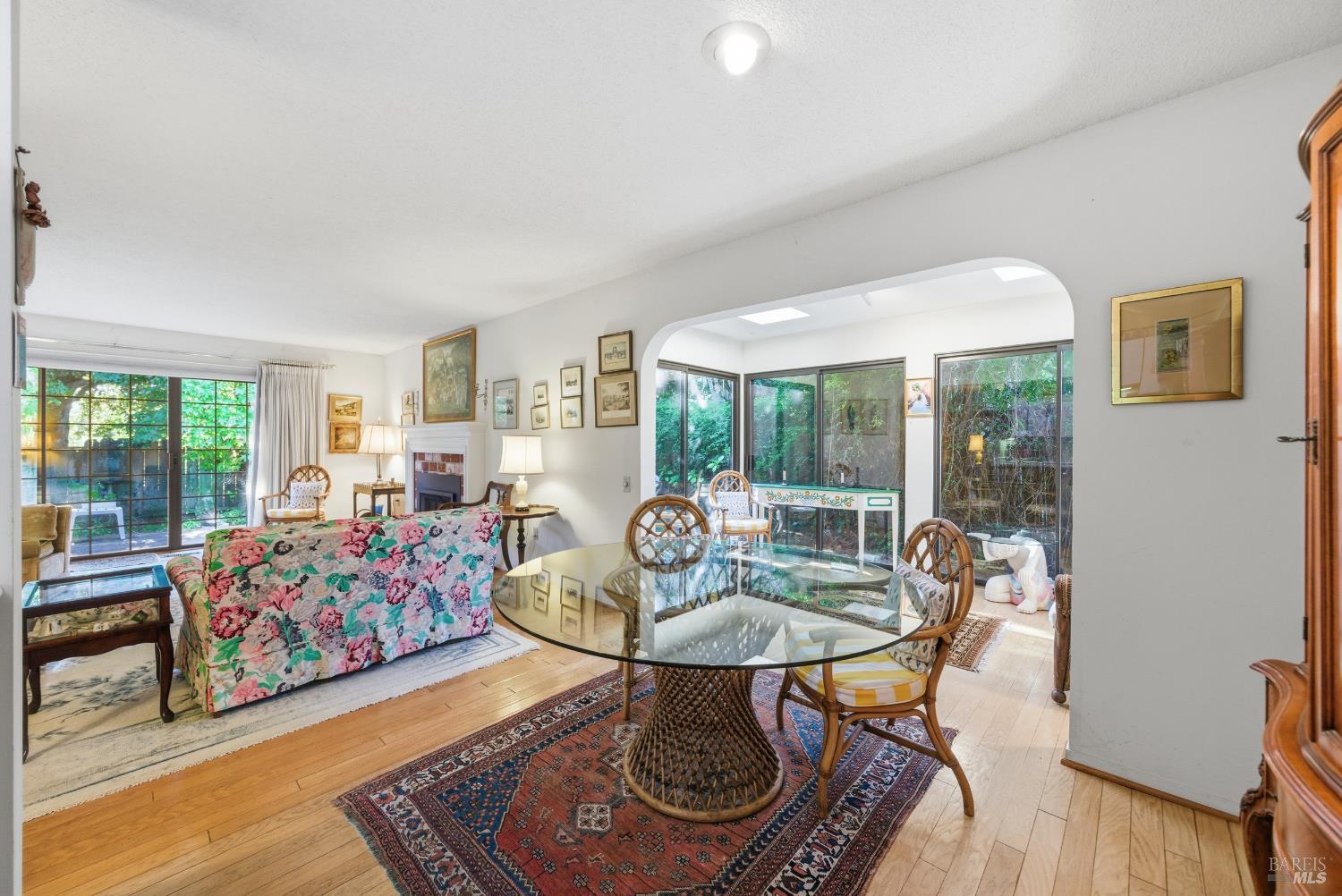 Detail Gallery Image 10 of 32 For 1339 Mission Dr, Sonoma,  CA 95476 - 2 Beds | 2 Baths