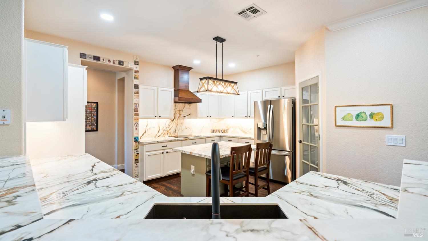 Detail Gallery Image 4 of 50 For 303 Clover Springs Dr, Cloverdale,  CA 95425 - 2 Beds | 2 Baths