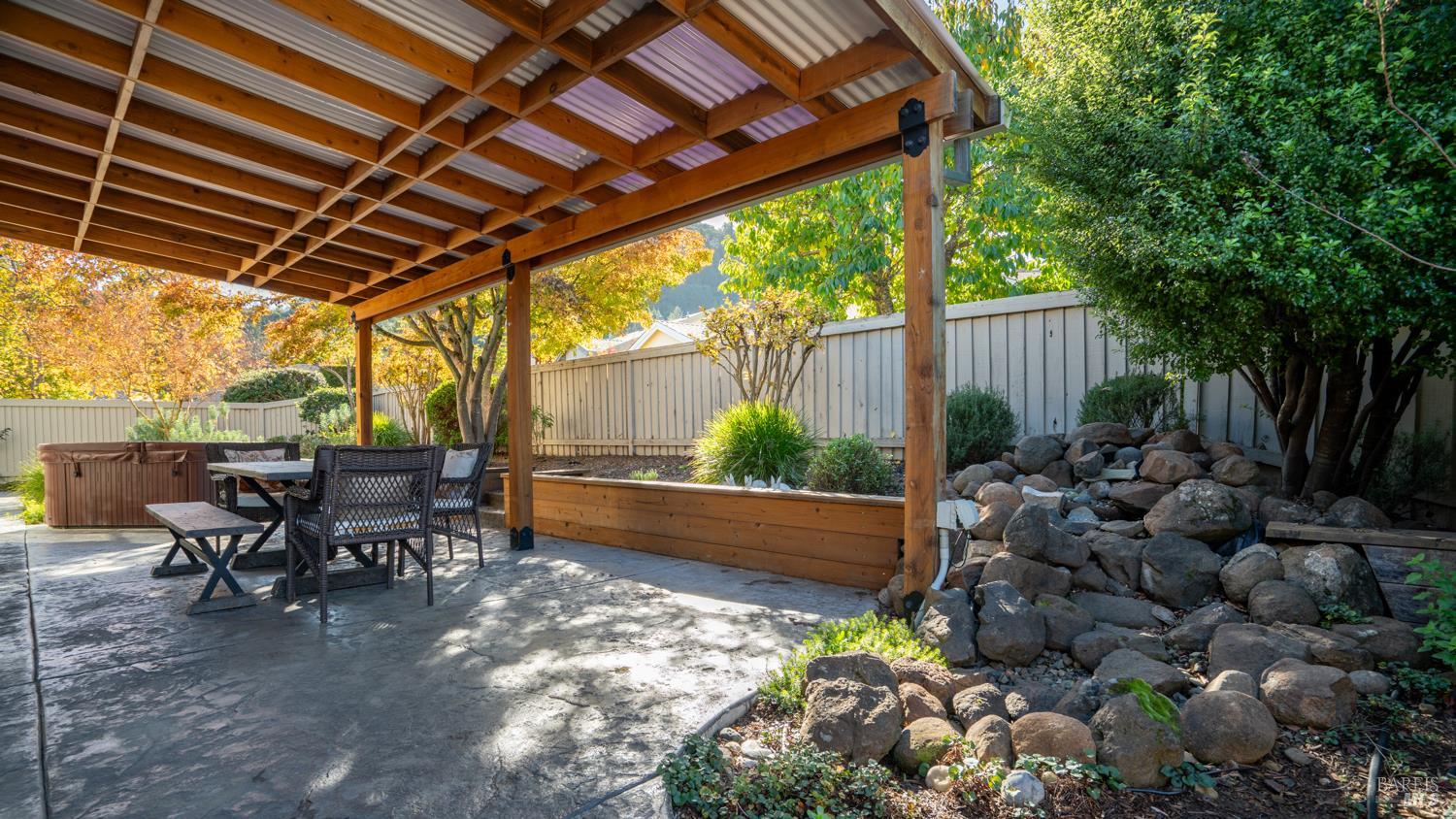 Detail Gallery Image 13 of 50 For 303 Clover Springs Dr, Cloverdale,  CA 95425 - 2 Beds | 2 Baths