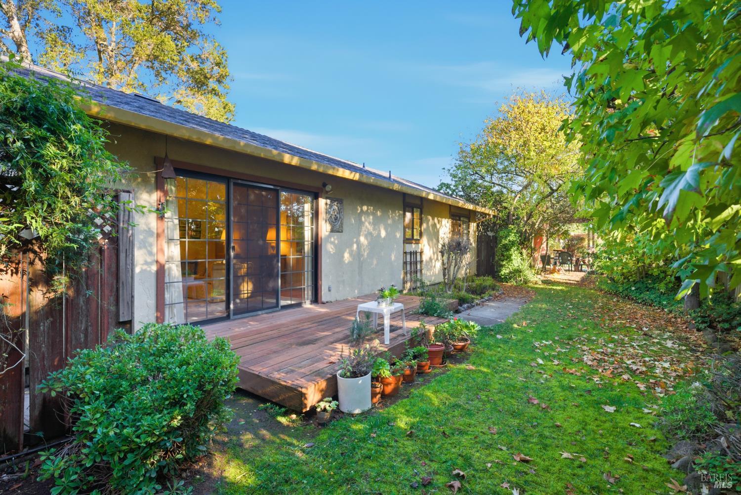 Detail Gallery Image 22 of 32 For 1339 Mission Dr, Sonoma,  CA 95476 - 2 Beds | 2 Baths