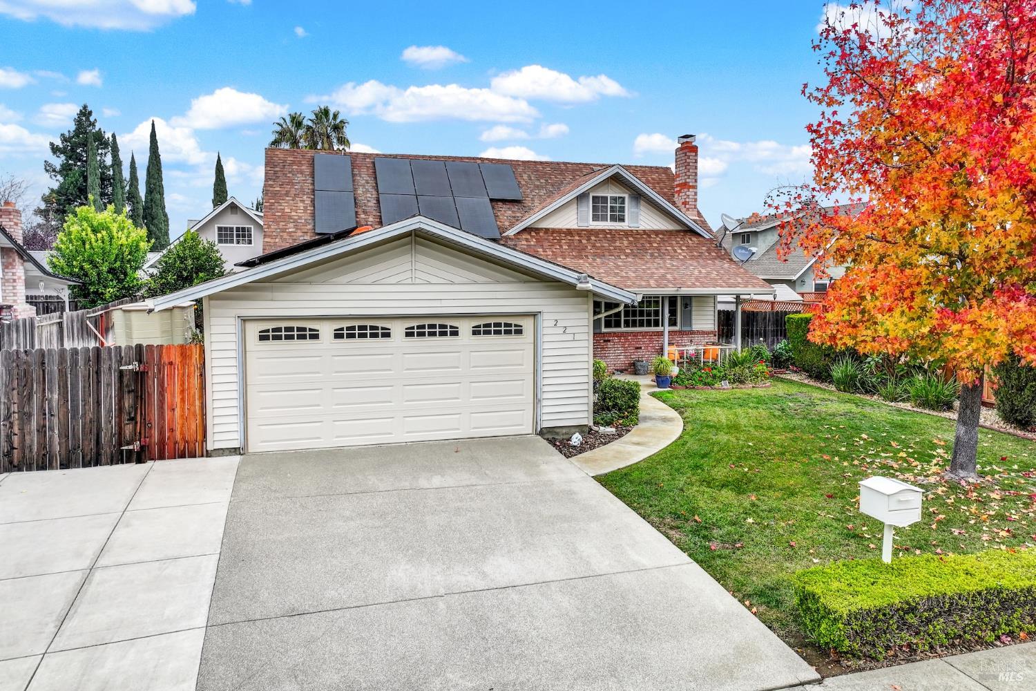 Detail Gallery Image 2 of 78 For 221 Livingston Ave, Vacaville,  CA 95687 - 3 Beds | 2 Baths