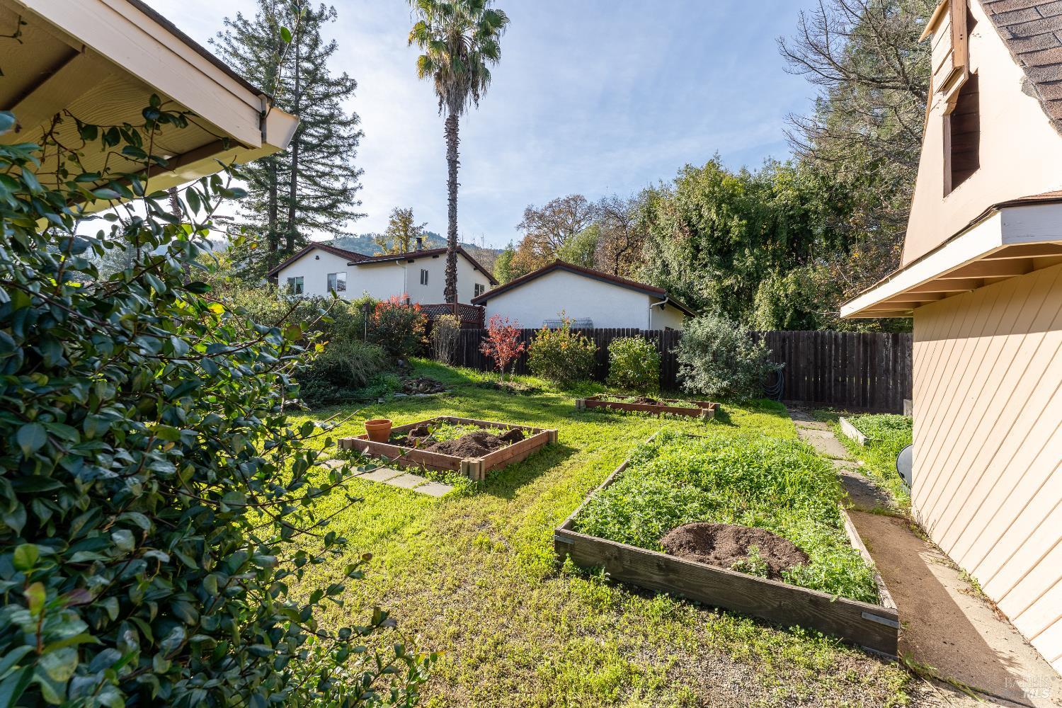 Detail Gallery Image 27 of 38 For 1338 Laurel Ave, Ukiah,  CA 95482 - 4 Beds | 2/1 Baths