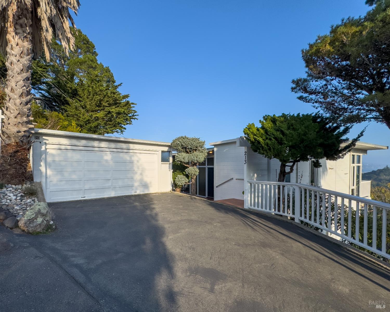 Detail Gallery Image 21 of 51 For 213 Cleveland Ct, Mill Valley,  CA 94941 - 2 Beds | 2 Baths