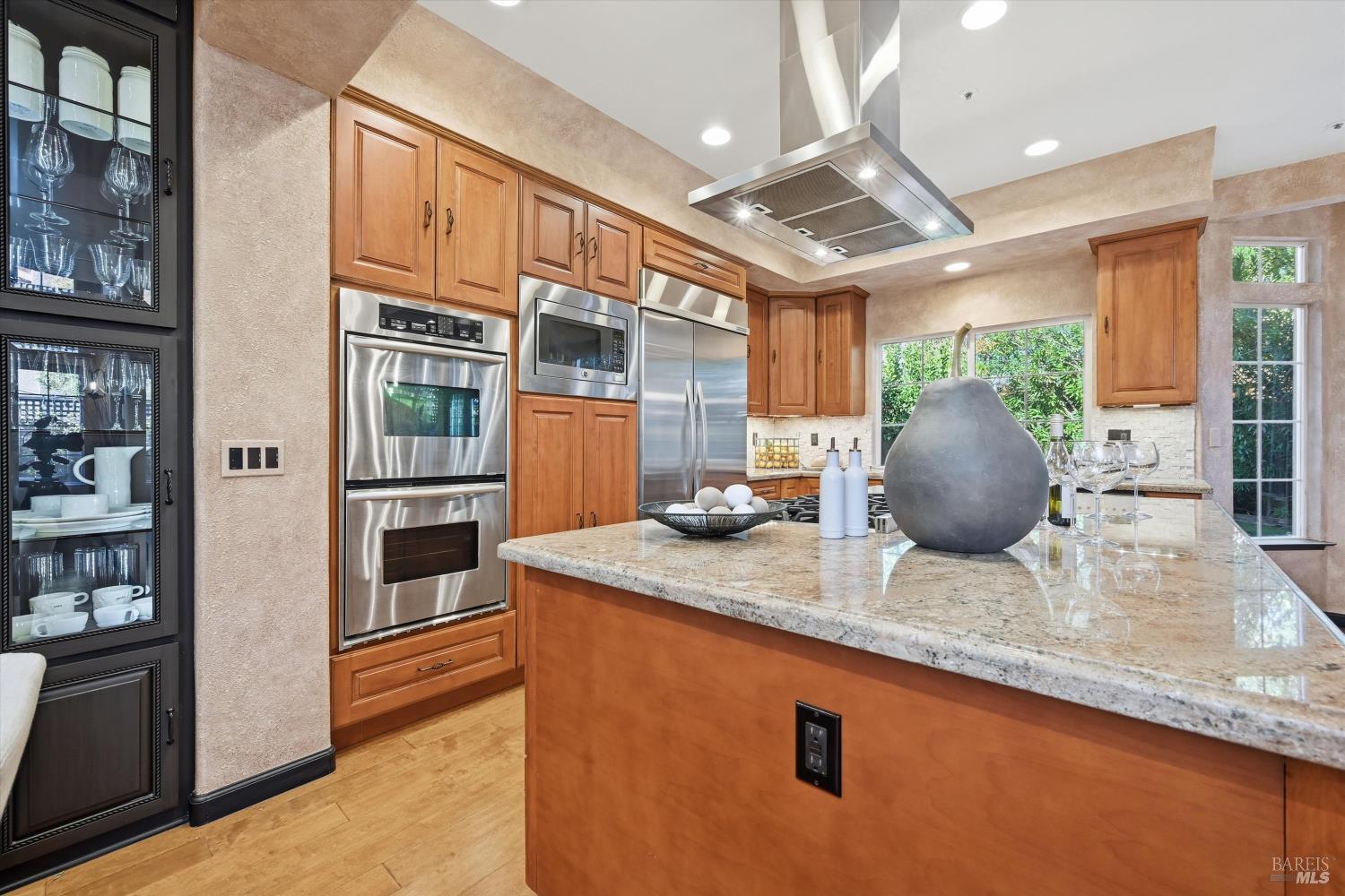 Detail Gallery Image 14 of 53 For 28 S Newport Dr, Napa,  CA 94559 - 5 Beds | 3 Baths