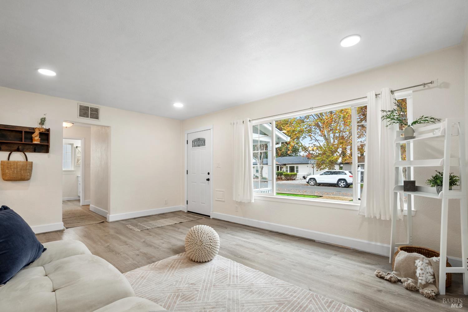 Detail Gallery Image 7 of 28 For 2561 Pacific St, Napa,  CA 94558 - 2 Beds | 1 Baths