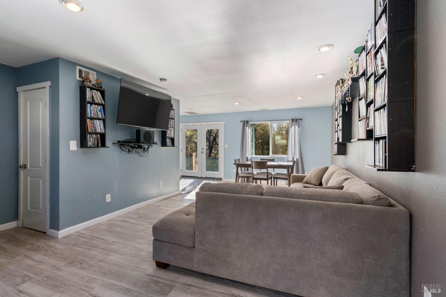 Detail Gallery Image 28 of 37 For 16055 29th Ave, Clearlake,  CA 95422 - 3 Beds | 2/1 Baths