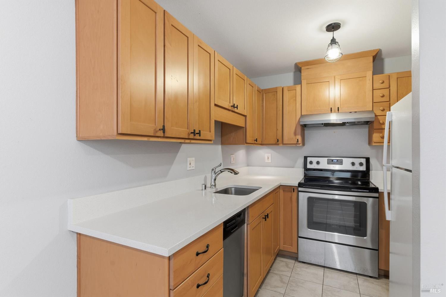 Detail Gallery Image 5 of 13 For 1452 Townview Dr, Santa Rosa,  CA 95405 - 2 Beds | 1/1 Baths