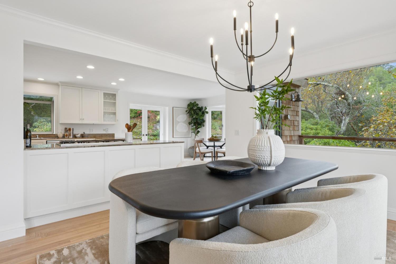 Detail Gallery Image 15 of 46 For 16 Dutch Valley Ln, San Anselmo,  CA 94960 - 4 Beds | 2 Baths