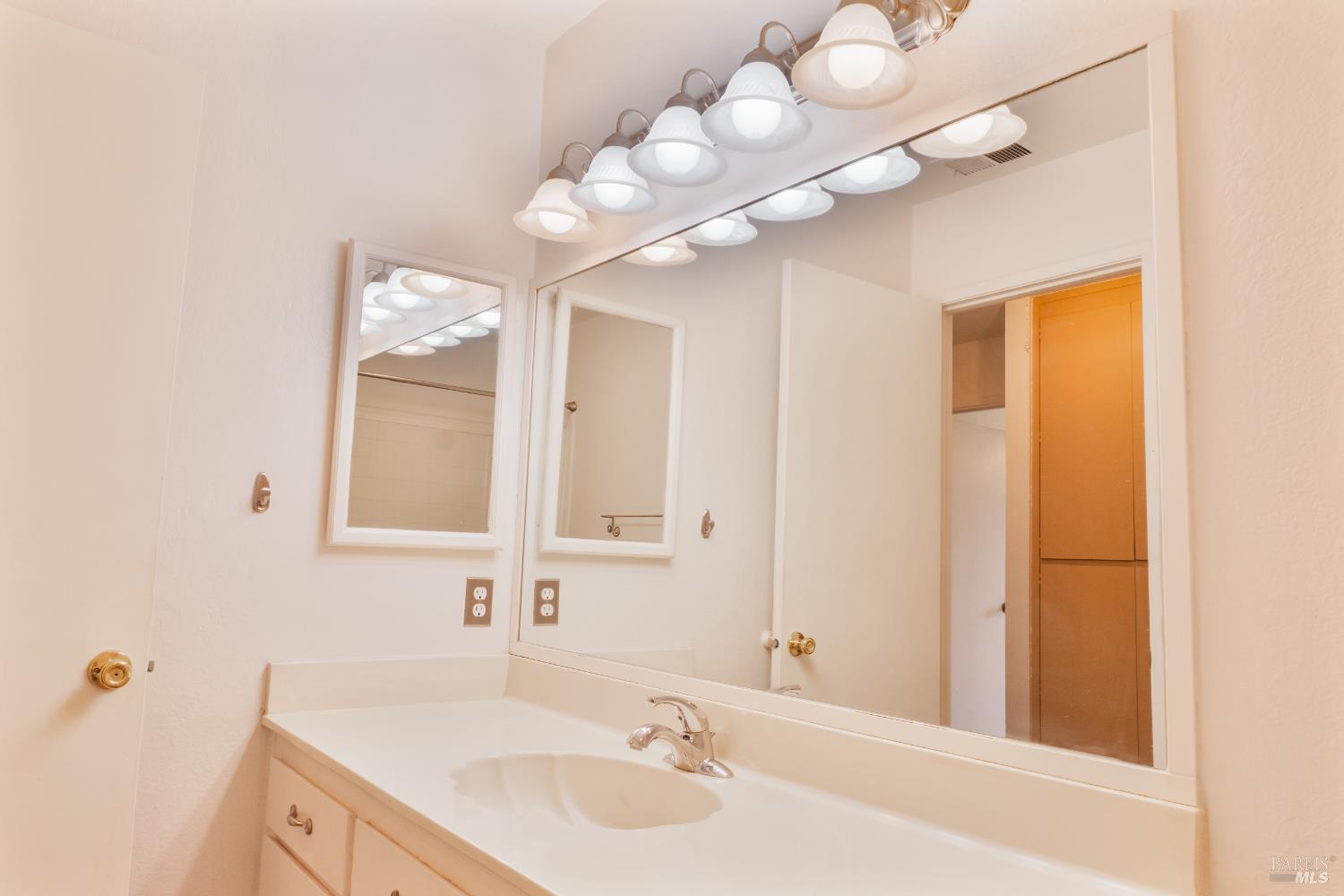 Detail Gallery Image 21 of 48 For 1337 Shea Ter, Vallejo,  CA 94591 - 3 Beds | 2 Baths