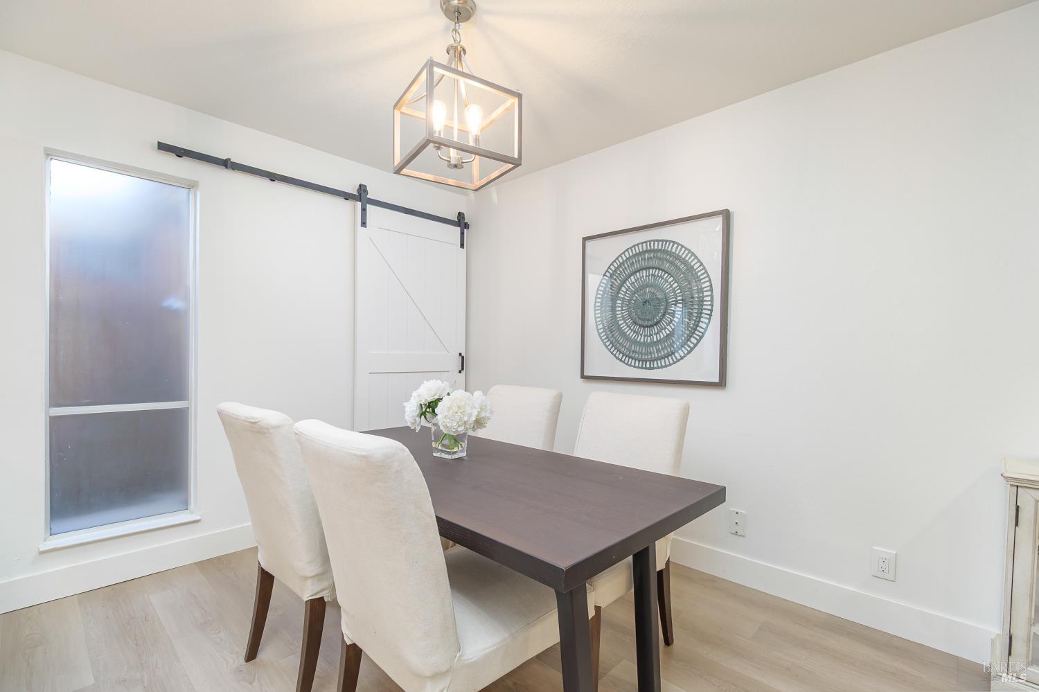 Detail Gallery Image 5 of 28 For 71 Roundtree Blvd, San Rafael,  CA 94903 - 2 Beds | 1/1 Baths