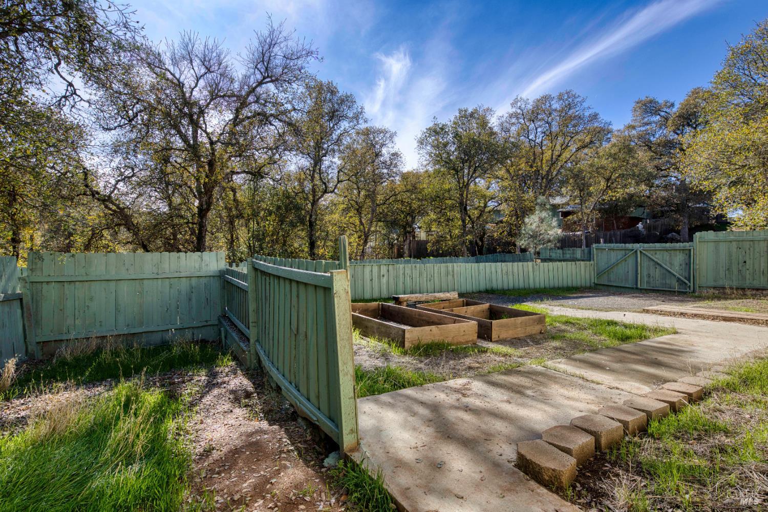 Detail Gallery Image 6 of 37 For 16055 29th Ave, Clearlake,  CA 95422 - 3 Beds | 2/1 Baths