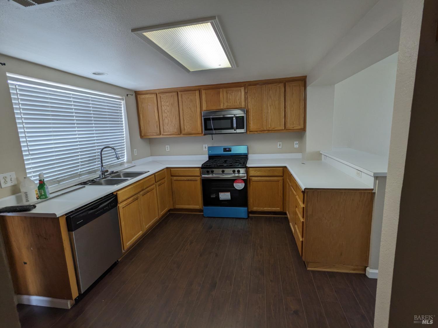 Detail Gallery Image 6 of 15 For 702 Daniels Ave, Vallejo,  CA 94590 - 5 Beds | 2/1 Baths