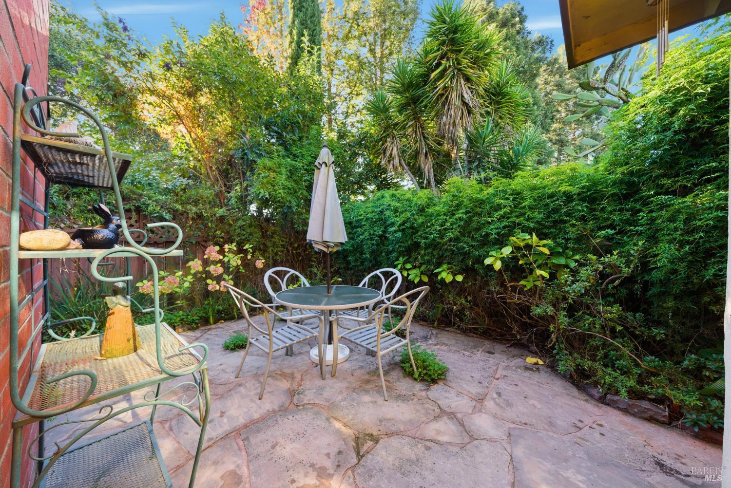 Detail Gallery Image 18 of 32 For 1339 Mission Dr, Sonoma,  CA 95476 - 2 Beds | 2 Baths