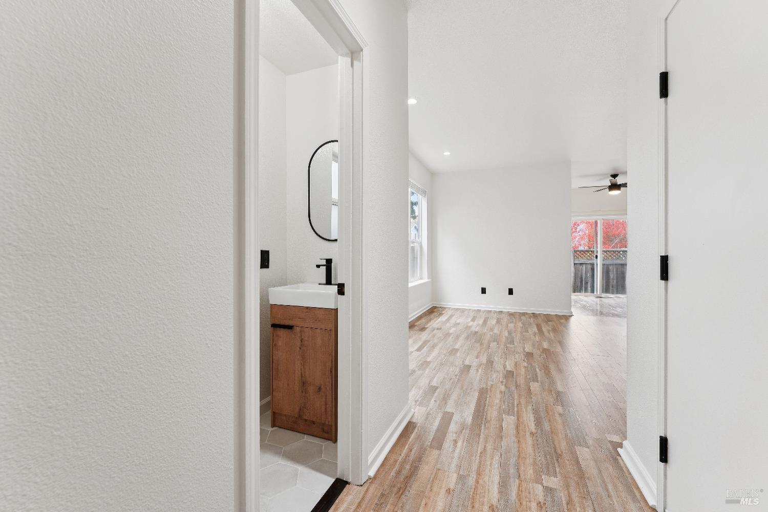 Detail Gallery Image 8 of 37 For 686 Santa Ana Cir, Santa Rosa,  CA 95404 - 3 Beds | 2/1 Baths