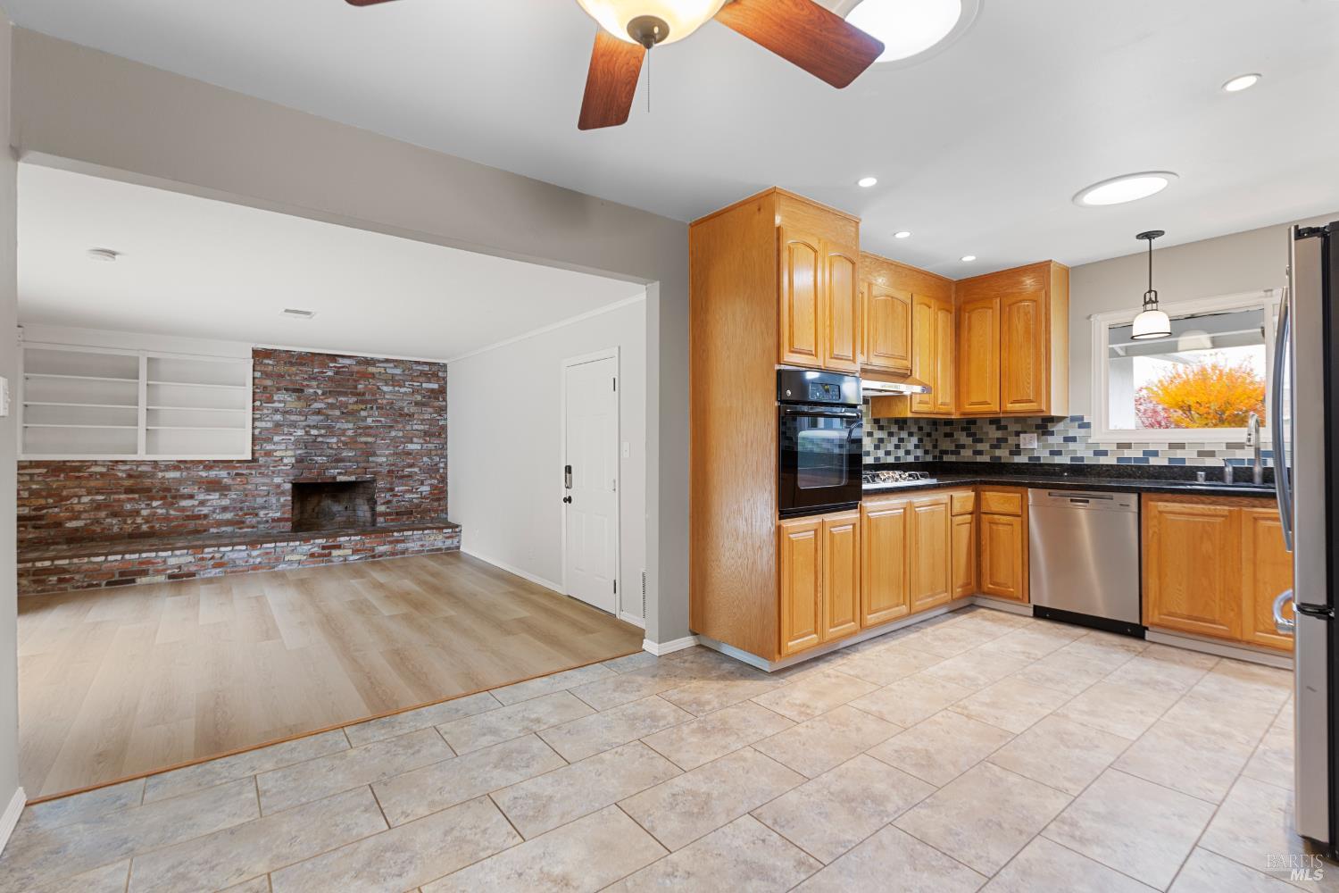 Detail Gallery Image 17 of 58 For 700 Tamarack Dr, San Rafael,  CA 94903 - 3 Beds | 2 Baths