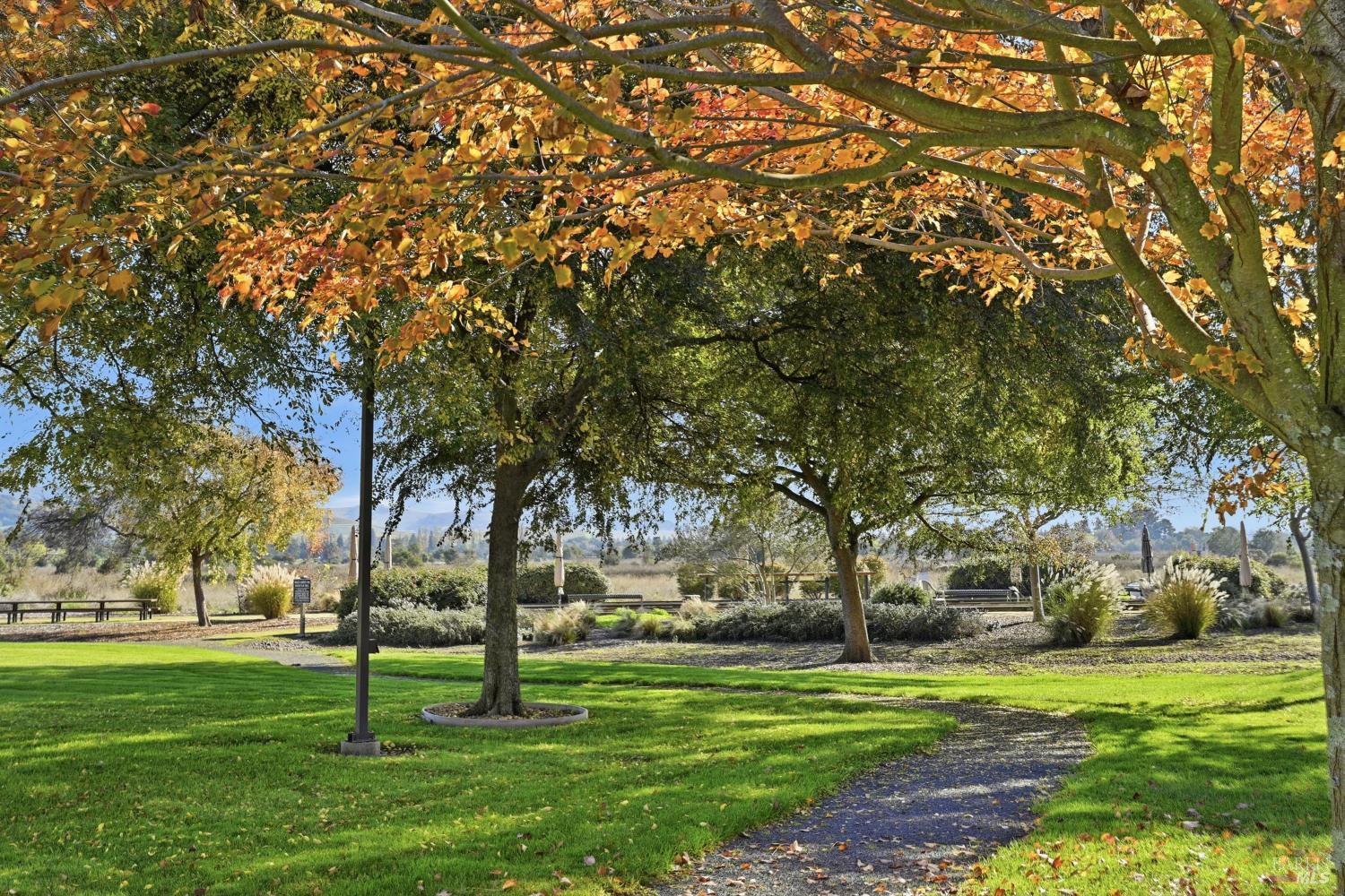 Detail Gallery Image 30 of 53 For 28 S Newport Dr, Napa,  CA 94559 - 5 Beds | 3 Baths