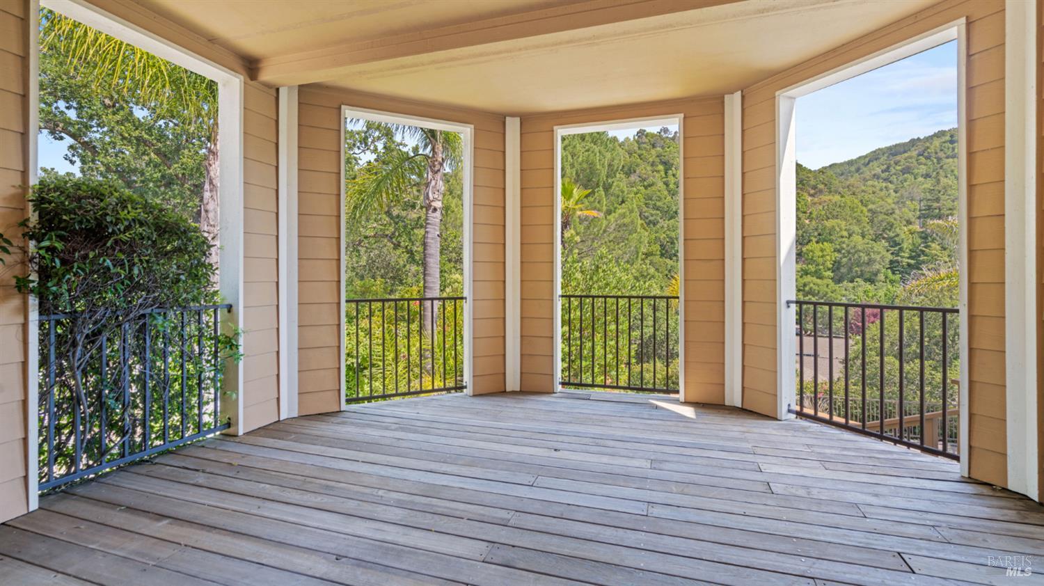 Detail Gallery Image 38 of 74 For 6 Leona Dr, San Rafael,  CA 94903 - 4 Beds | 3/1 Baths