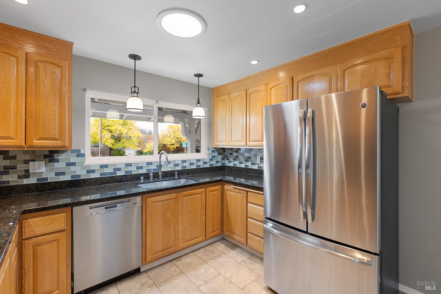 Detail Gallery Image 14 of 58 For 700 Tamarack Dr, San Rafael,  CA 94903 - 3 Beds | 2 Baths