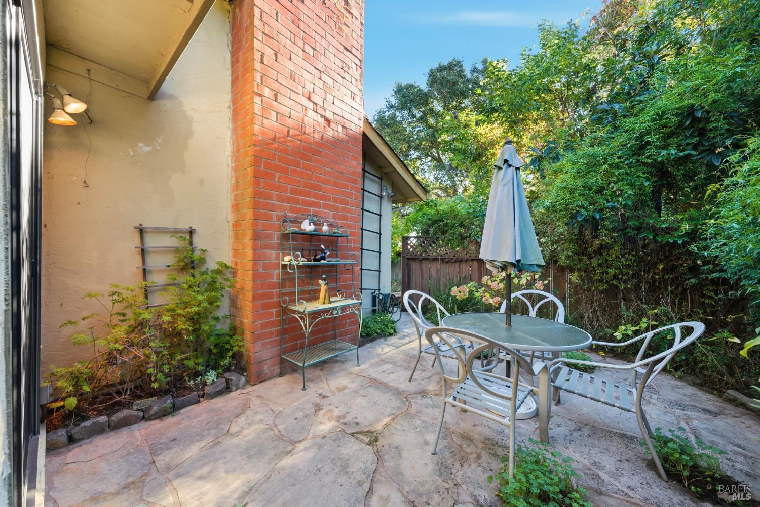 Detail Gallery Image 17 of 32 For 1339 Mission Dr, Sonoma,  CA 95476 - 2 Beds | 2 Baths